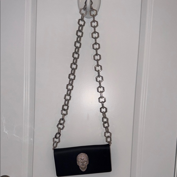 Chic Black Skull Embellished Clutch - Picture 2 of 5